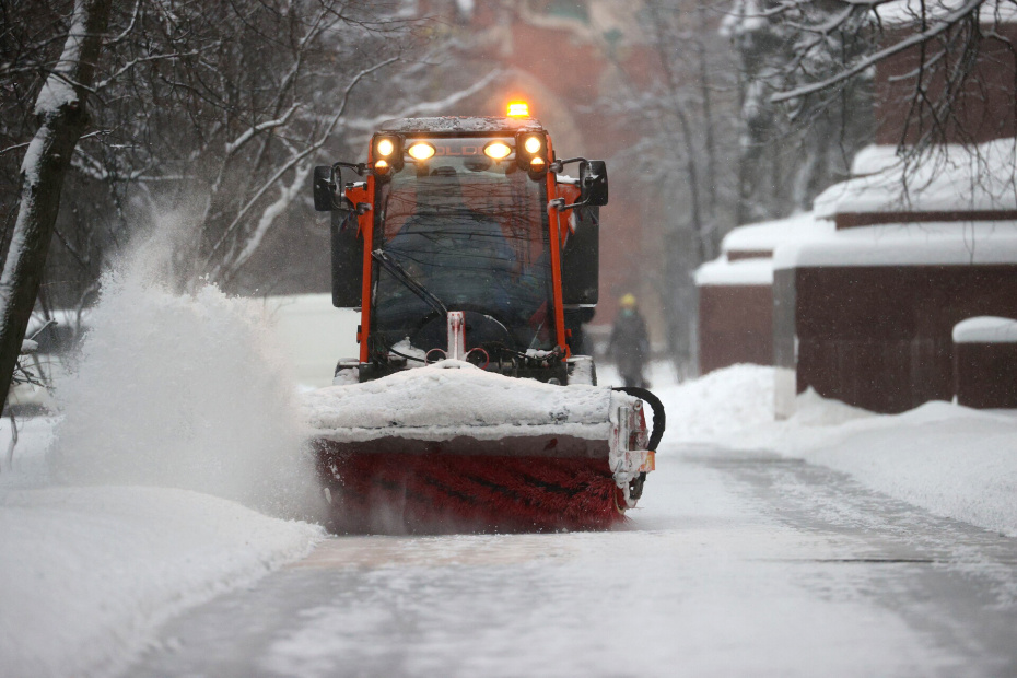 Уборка снега в городе