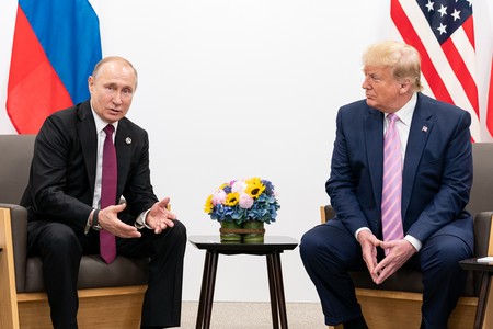 «Сидели рядом»: Марков о возможных переговорах Путина и Трампа