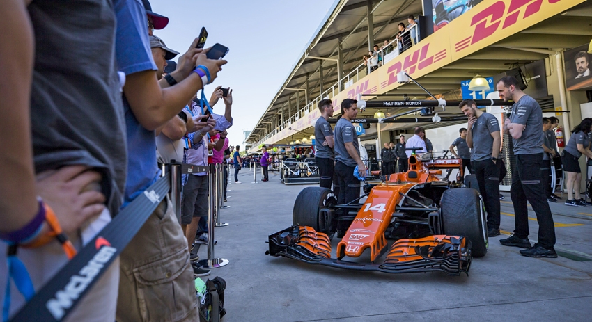 Механики команды McLaren