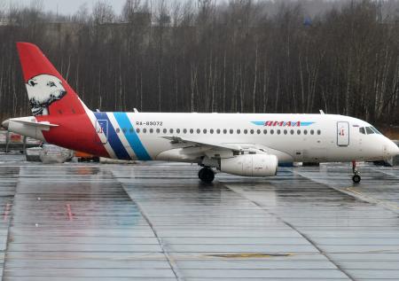 Двигатель SSJ-100, который экстренно сядет в Тюмени, работает с перебоями