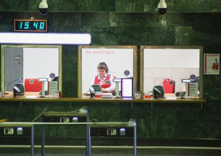 Контролёром-кассиром стал мужчина впервые за всю историю московского метро 