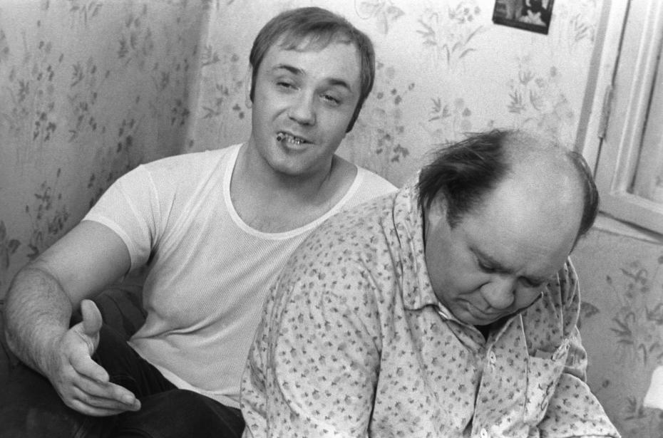 Актёры Леонид Куравлёв и Евгений Леонов в сцене из кинокомедии «Афоня»