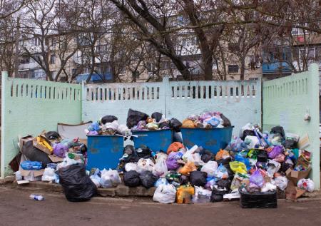 Эксперт объяснил, почему в городах России плохо вывозят мусор
