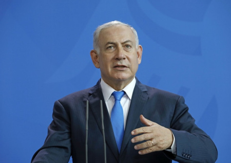 Просящего о помиловании Нетаньяху пригласили в Белый дом