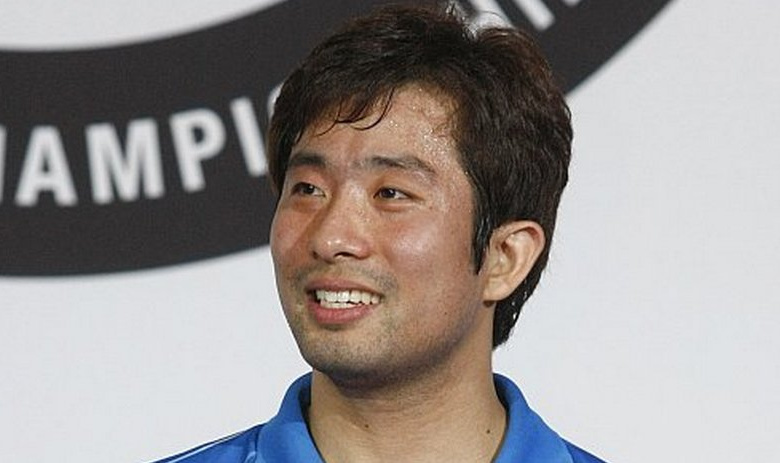 Южнокорейский бадминтонист Чон Чжэ Сон