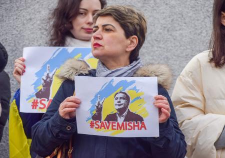 «Он должен весить меньше 30 кг»: обсудили с врачами диагноз Саакашвили