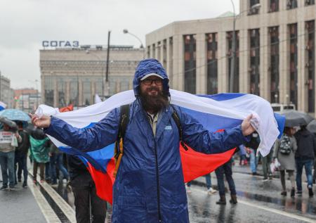 Желающих выйти на митинг россиян стало больше