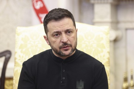 Зеленскому начали «петь дифирамбы» в учебниках по истории