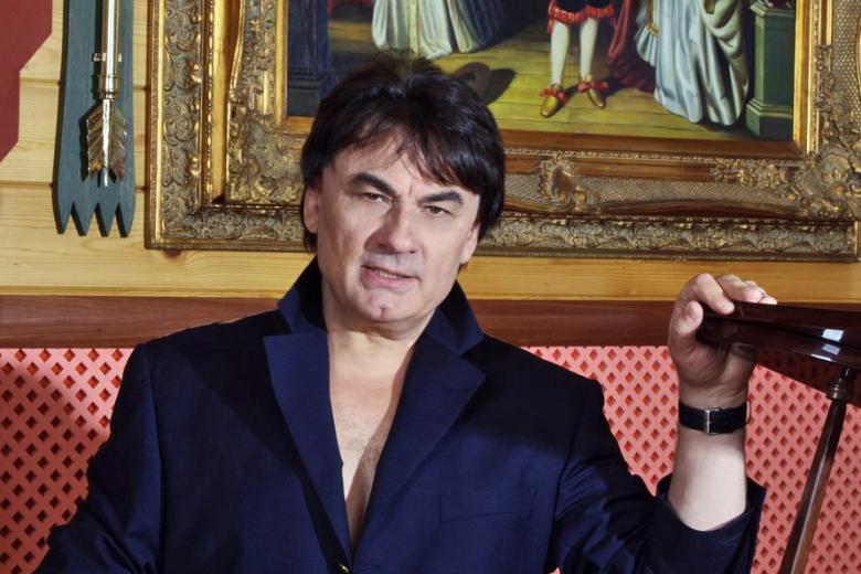 Александр Серов