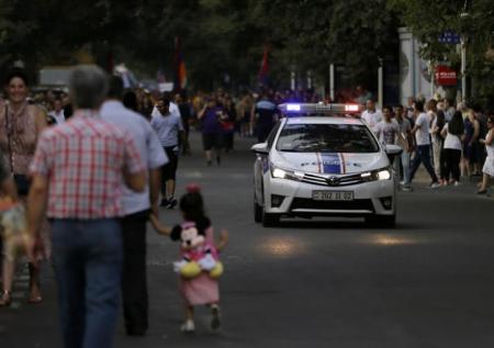 В Ереване задержаны двое напавших на спикера парламента Армении