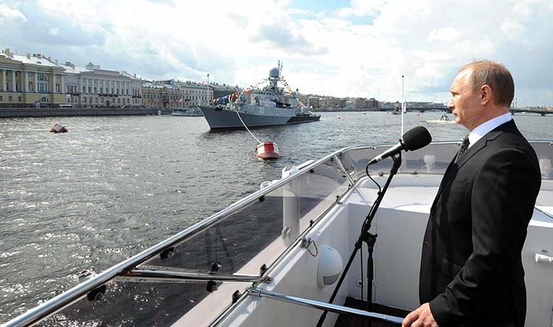 Президент РФ Владимир Путин на дне Военно-Морского Флота, Санкт-Петербург