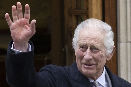 Стало известно о планах Карла III досрочно отречься от короны