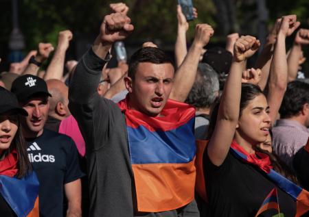 В ходе протестов в Армении задержали более 60 граждан