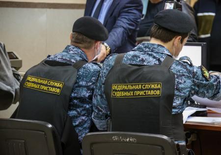 В России должники мгновенно узнают о попадании в списки «невыездных»