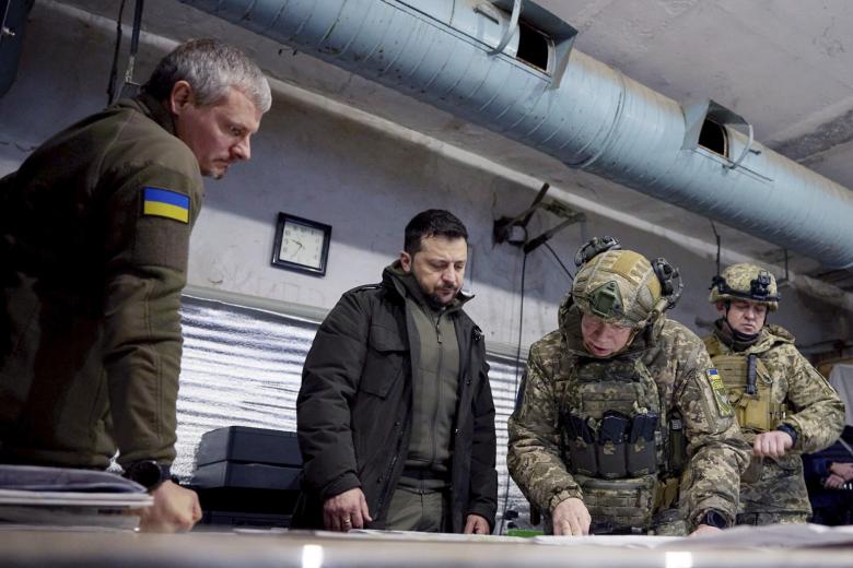 Роман Машовет, президент Владимир Зеленский, командующий Сухопутными войсками Александр Сырский, командир 57-й отдельной мотострелковой бригады Александр Бакулин