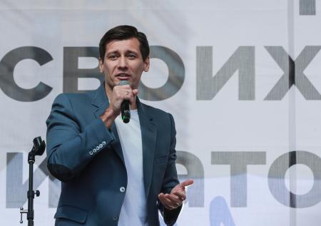 «Любой гражданин может выехать из страны»: Песков об отъезде Гудкова