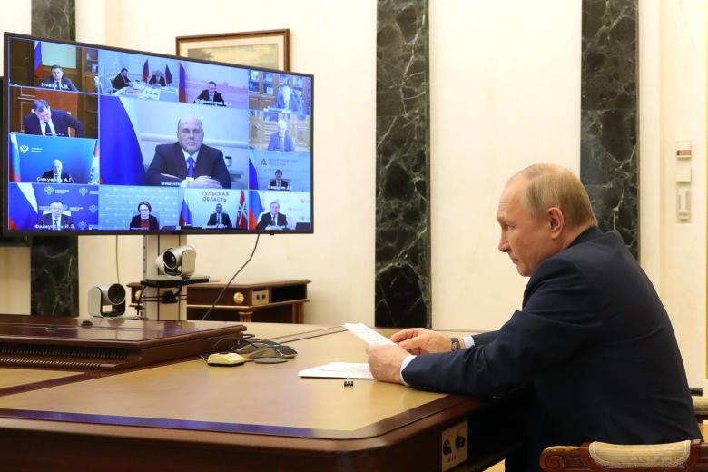 Президент РФ Владимир Путин во время совещания по вопросам развития металлургического комплекса