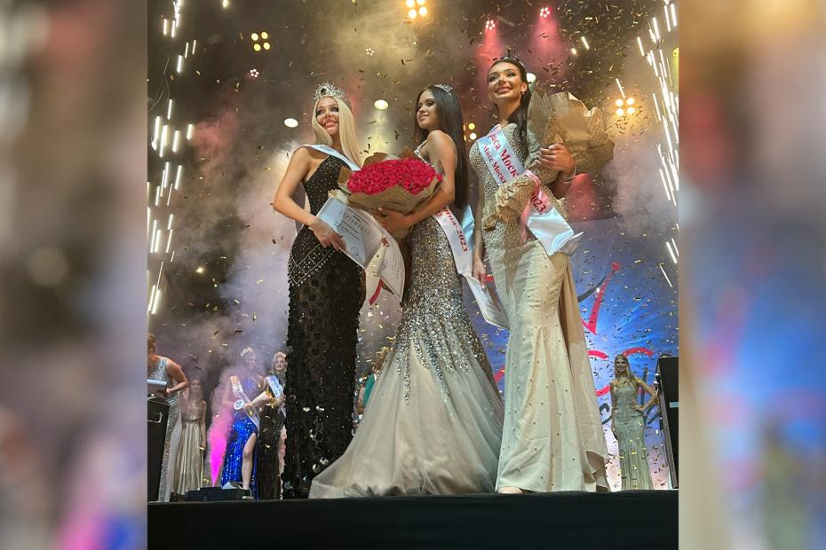 Ангелина Бреженская (слева)