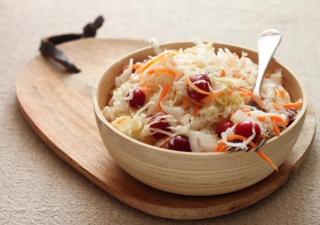 Квашеная капуста с клюквой на зиму: полезная и вкусная закуска