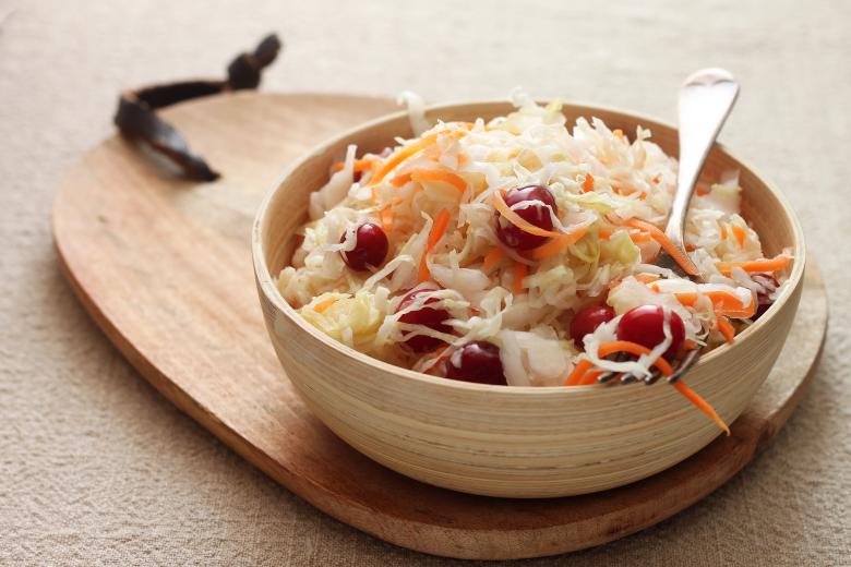 Квашеная капуста с клюквой