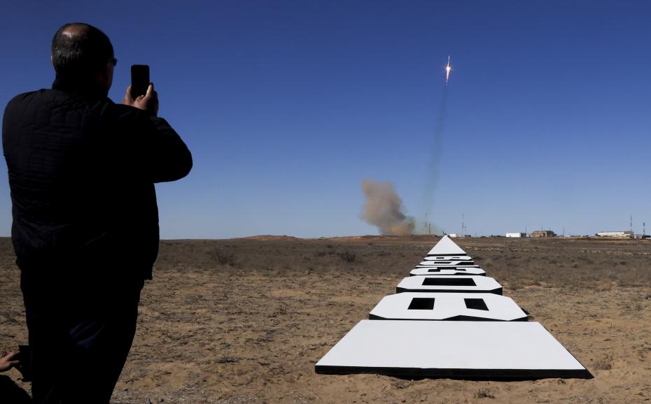 Запуск корабля «Союз МС-19» со съёмочной группой фильма «Вызов» на космодроме Байконур