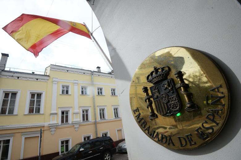 Герб Испании на здании посольства Испании в Москве