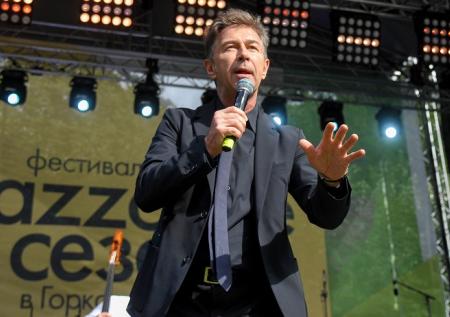 Сюткин ответил на критику его пения встречным обвинением
