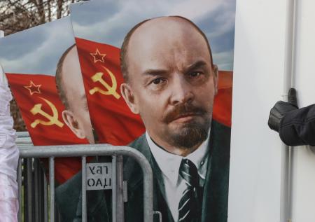 Запад хочет разрушить российскую историю: почему нельзя хоронить Ленина?