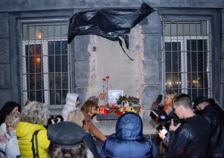 Одесситы организовали акцию против уничтожения барельефа Жукову