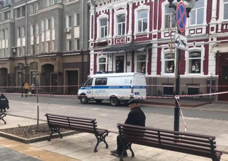 Полиция Саратова проводит проверку после обнаружения гильз в центре города