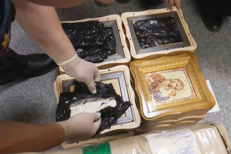Иконы, содержащие взрывные устройства и взрывчатые вещества