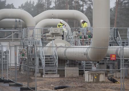 Белоруссия обсуждает с Польшей реверсные поставки нефти из Гданьска