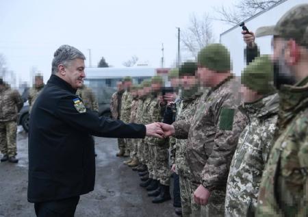 Над головой Порошенко пролетела ракета