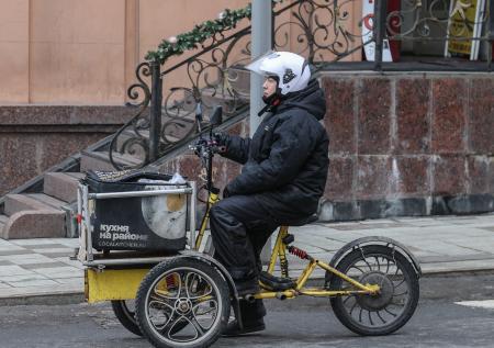 VK и «Сбер» могут продать сервис доставки готовой еды «Кухня на районе»