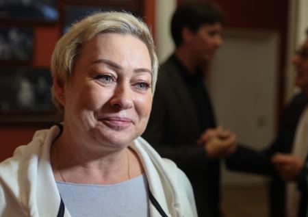 Аронова поделилась впечатлениями от поцелуя с Александром Петровым