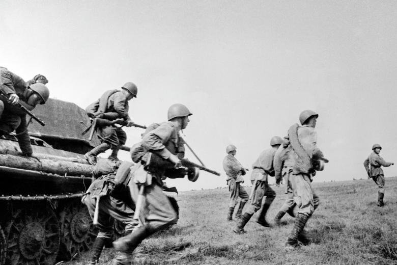 Великая Отечественная война 1941-1945 гг. Курская битва (5 июля — 23 августа 1943 года, также известна как битва на Курской дуге). Танковый десант.