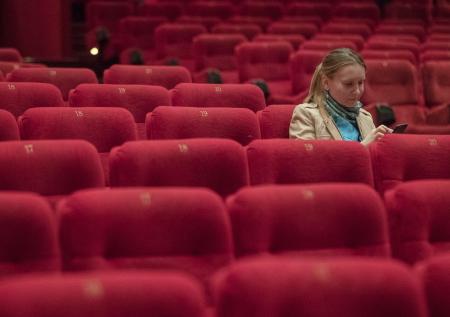 «Спятившая» Михалкова и узник Освенцима: что смотреть в кино в апреле