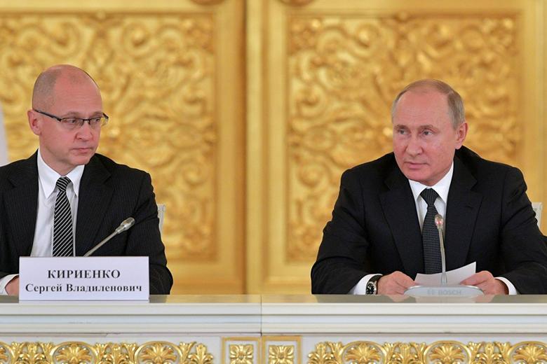 Глава АП Сергей Кириенеко и президент РФ Владимир Путин 