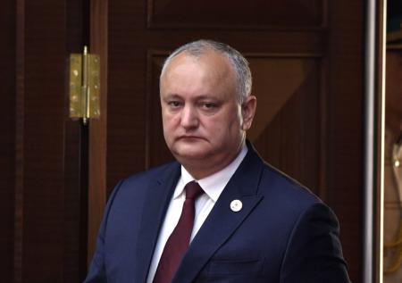 Додон заявил, что Молдавию заставляют покупать оружие НАТО