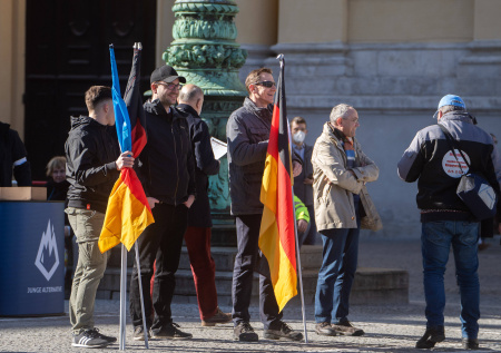 Тысячи человек вышли на митинг на фоне Мюнхенской конференции