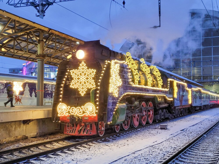 Поезд Деда Мороза прибыл на Киевский вокзал в Москве