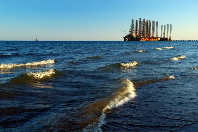 Нефтяная платформа в Каспийском море
