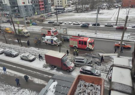 Задержание снесшего остановку в Петербурге пьяного водителя попало на видео