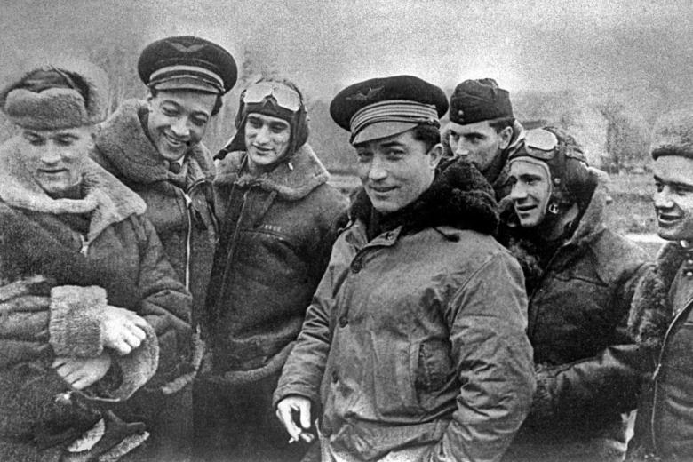 Русские и французские летчики во время совместной Восточно-Прусской операции в январе 1945 года