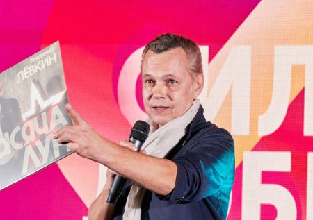 Буланова назвала неожиданной смерть экс-солиста «На-На»