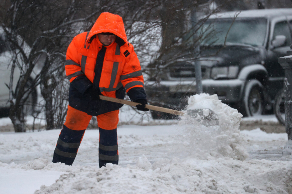 Уборка снега в городе