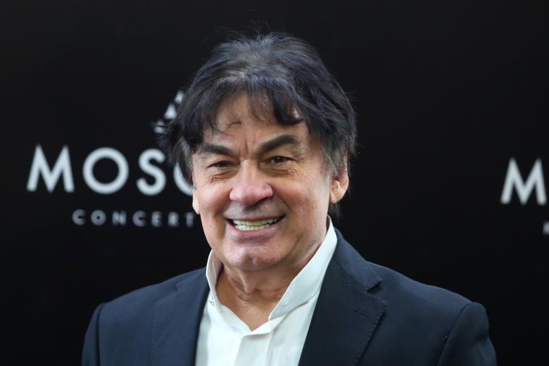 Александр Серов