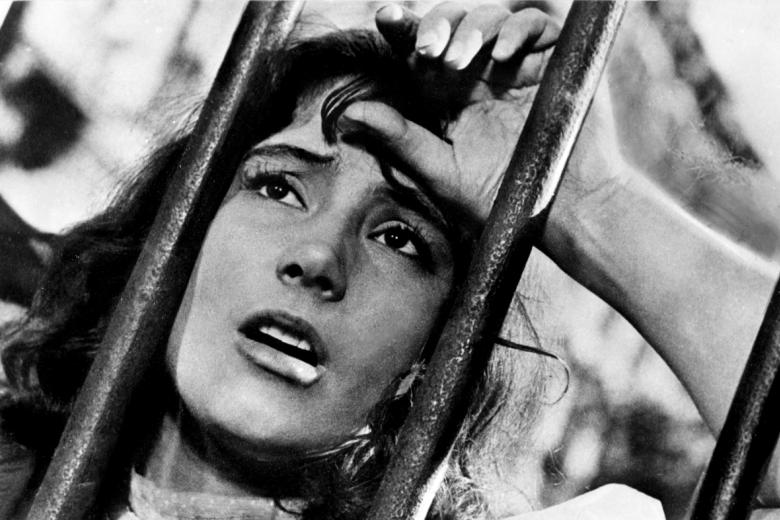 Кадр из фильма «Летят журавли», снятого по мотивам пьесы Виктора Розова «Вечно живые». Режиссер Михаил Калатозов. Киностудия «Мосфильм». 1957 год. В главной женской роли актриса Татьяна Самойлова