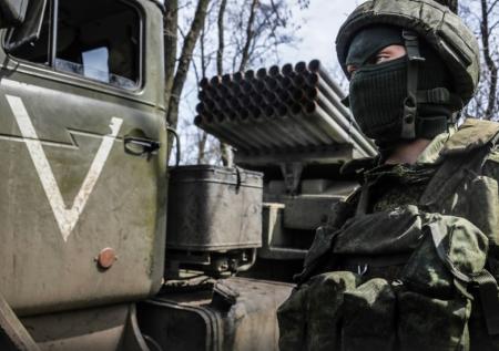 Российские огнеметчики выжгли «Шмелями» опорники ВСУ на Купянском участке