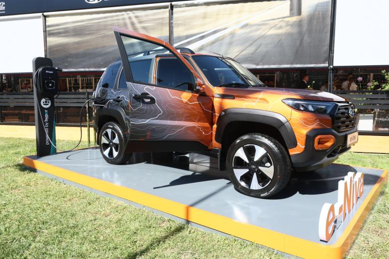 Lada e-Niva Travel